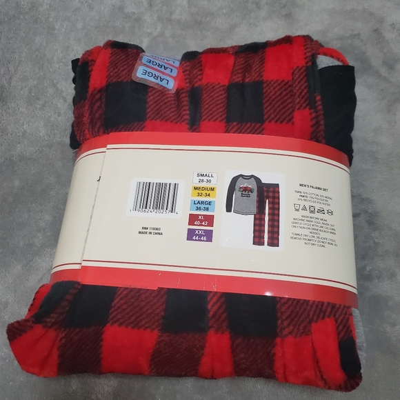 Men's Pajama Set - Large - Picture 4 of 4